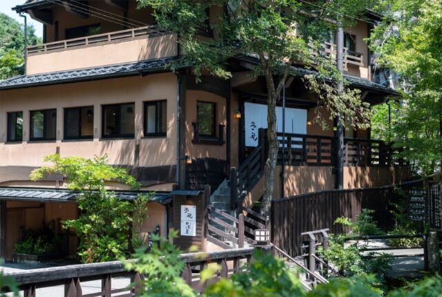 予 祝｜YOSYUKU

豊作の念に、ご縁を結う——「予祝（よしゅく）」は、豊作やありたい未来を 予め祝うことで実現へ引き寄せると言われる阿蘇の農耕祭事のひとつ。 その名を冠したこのお店は、黒川温泉に300年続く歴史の宿「御客屋」の姉妹店として丸鈴橋のほとりに生まれました。 

現在は、あか牛ハンバーグ御膳・米粉のおうどん各種をご用意しています。

黒川・阿蘇・南小国の食、物、事、人を通して地域文化や風土、日本の暮らしに触れていただきたいという想いを込めて。 

この地での出会いや、ご縁をいただく皆さまに善き未来が訪れますように。

───────────────── 
📍 住所 熊本県阿蘇郡南小国町大字満願寺6600-1 2F （わろく屋の2階 ／ 御客屋から徒歩2分）
 📞 TEL｜0967-44-0454 （お電話は御客屋にてお受けします） 
🕐 営業時間｜11:00〜16:00（L.O.） 
🗓 定休日｜月〜木曜日 （臨時営業あり）
 ───────────────── 
あか牛ハンバーグ御膳・米粉のおうどん各種 
───────────────── 
最新情報・臨時休業は 👉 @yosyuku_okyakuya をフォローください

@okyakuya_ryokan
@yosyuku_okyakuya
@warokuya

#予祝  #黒川温泉 #御客屋